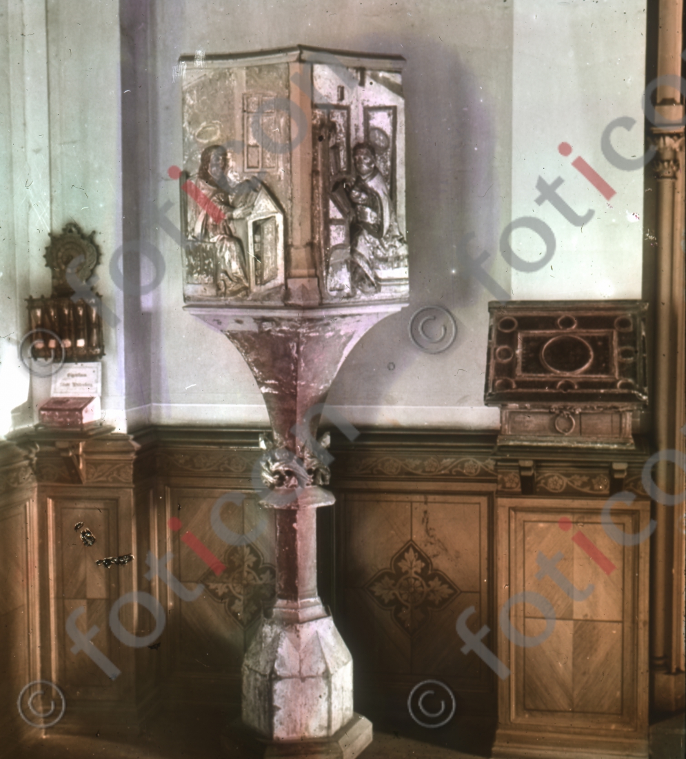 Die Lutherkanzel aus der Stadt- und Pfarrkirche St. Marien zu Wittenberg | The Luther pulpit from the city and parish church of St. Mary in Wittenberg (foticon-simon-150-051.jpg)
